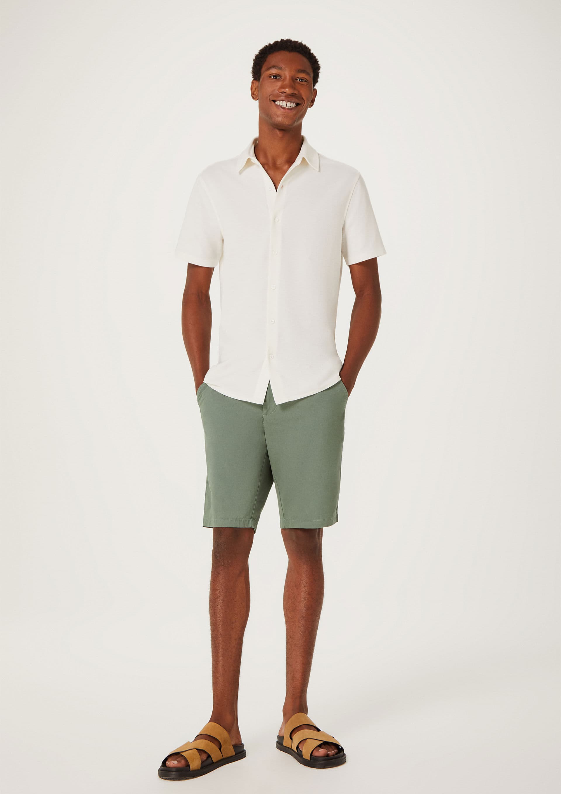 Bermuda Básica Masculina Chino Em Sarja - Verde